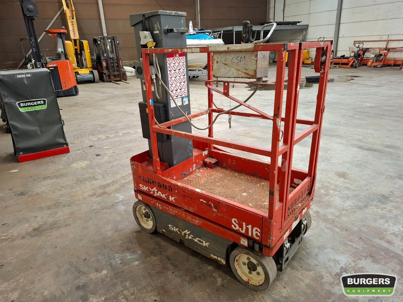 Skyjack SJ16 - Nền bục trên không: hình 2 Skyjack SJ16 - Nền bục trên không: hình 2