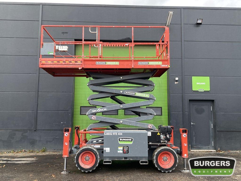 Skyjack SJ6832 RTE - Máy nâng người hình kéo: hình 1 Skyjack SJ6832 RTE - Máy nâng người hình kéo: hình 1