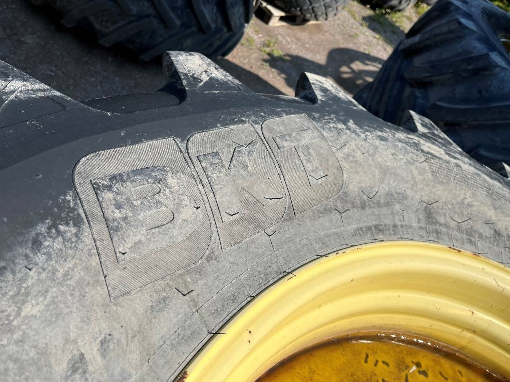 BKT 620/70R42 John Deere 7930 - Lốp cho Máy móc nông nghiệp: hình 4 BKT 620/70R42 John Deere 7930 - Lốp cho Máy móc nông nghiệp: hình 4