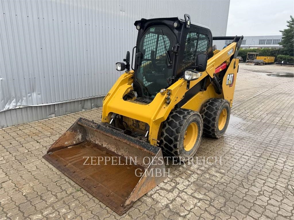 CAT 262D3 - Máy xúc lật đa năng: hình 1 CAT 262D3 - Máy xúc lật đa năng: hình 1