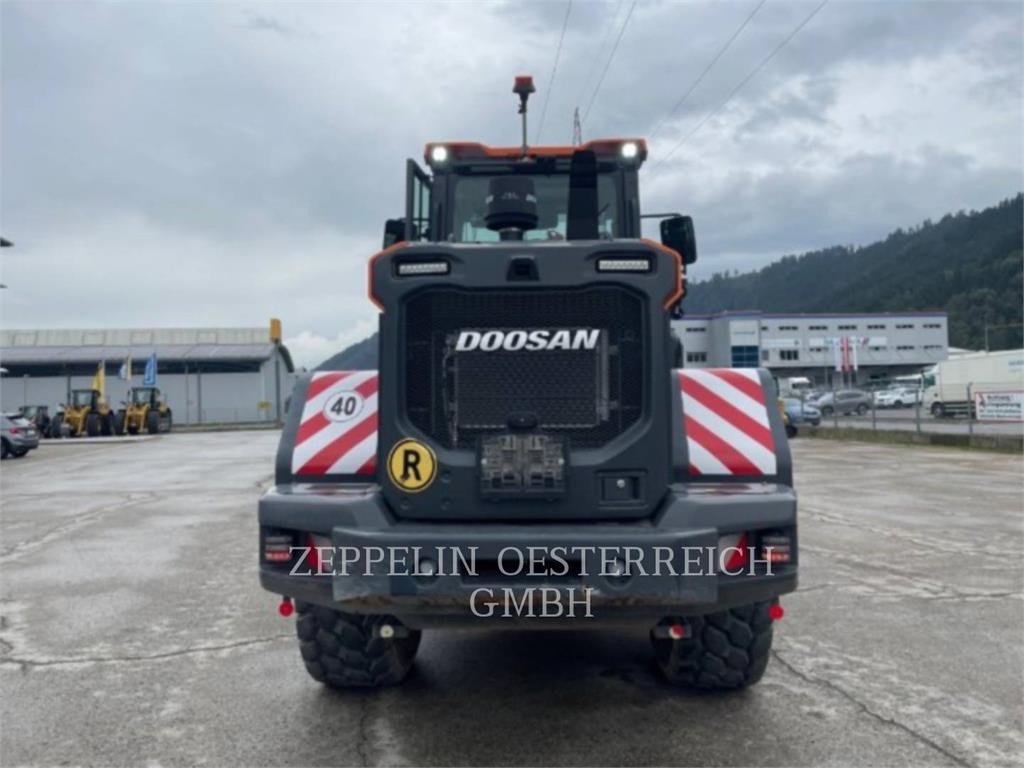 Doosan DL250-7 - Máy xúc lật bánh lốp: hình 4 Doosan DL250-7 - Máy xúc lật bánh lốp: hình 4
