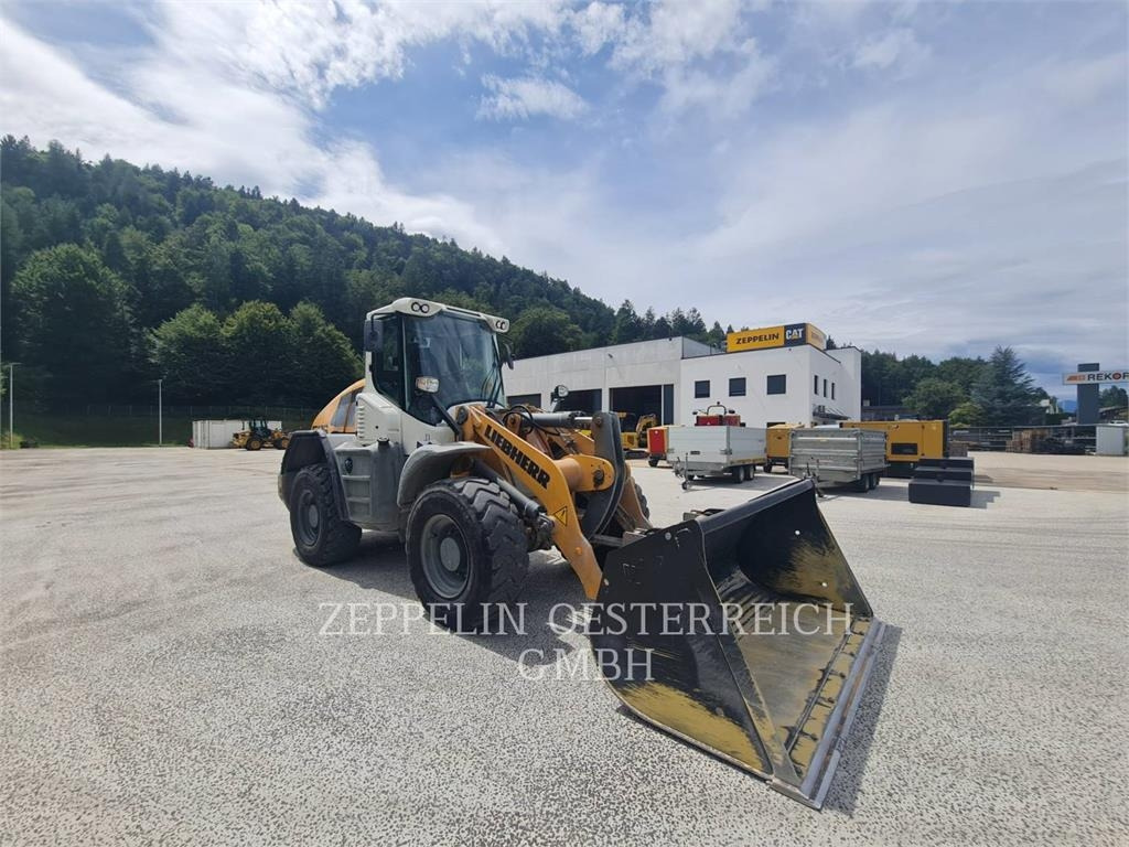 Liebherr L526 - Máy xúc lật bánh lốp: hình 2 Liebherr L526 - Máy xúc lật bánh lốp: hình 2