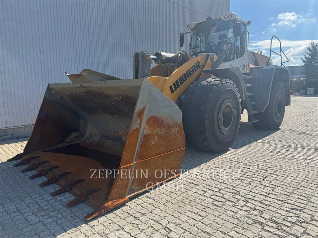 Liebherr L586 - Máy xúc lật bánh lốp: hình 1 Liebherr L586 - Máy xúc lật bánh lốp: hình 1