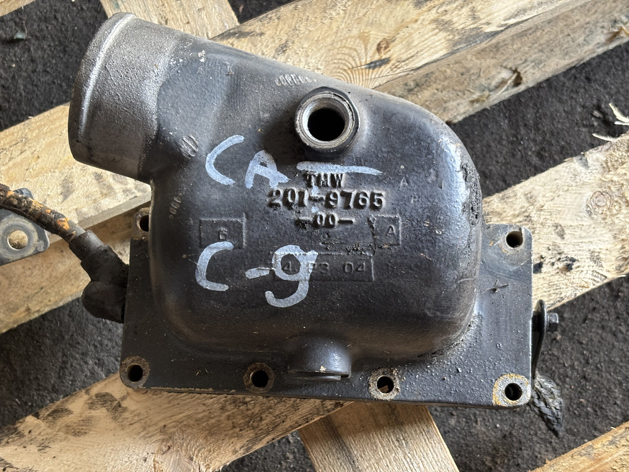 CAT Caterpillar C9 201-9765 Kolanko Wlotu Powietrza 2019765 - Ống nạp khí cho Máy móc nông nghiệp: hình 1 CAT Caterpillar C9 201-9765 Kolanko Wlotu Powietrza 2019765 - Ống nạp khí cho Máy móc nông nghiệp: hình 1