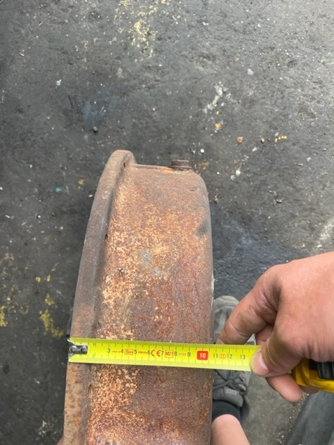 Claas Dominator obudowa koła zamachowego Mercedes OM352 - Bánh đà cho Máy gặt đập: hình 1 Claas Dominator obudowa koła zamachowego Mercedes OM352 - Bánh đà cho Máy gặt đập: hình 1