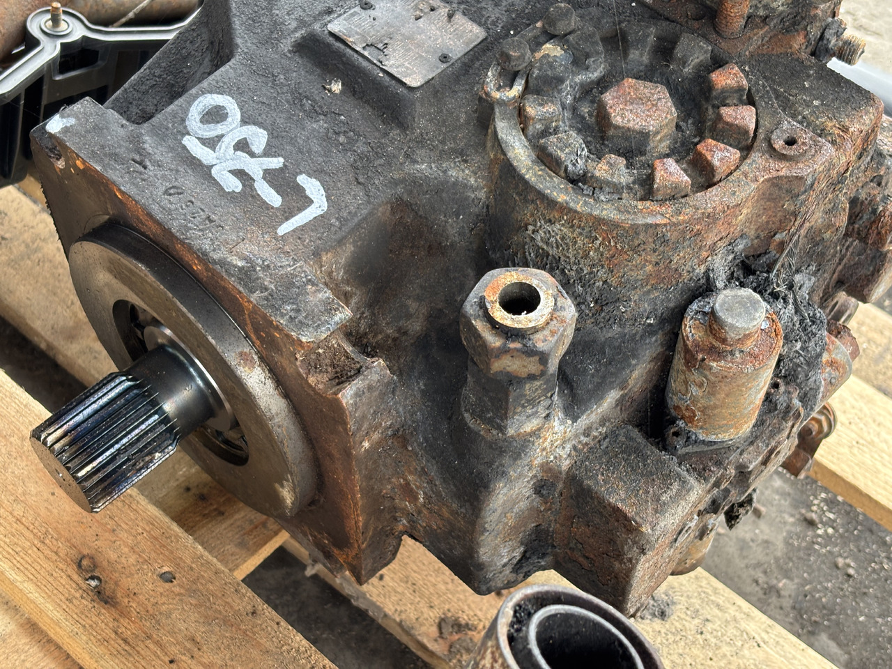 Claas Lexion 620 630 650 660 670 750 760 Pompa Hydrauliczna Hydrostat 0018024651 CZĘŚCI - Bơm thủy lực cho Máy móc nông nghiệp: hình 2 Claas Lexion 620 630 650 660 670 750 760 Pompa Hydrauliczna Hydrostat 0018024651 CZĘŚCI - Bơm thủy lực cho Máy móc nông nghiệp: hình 2