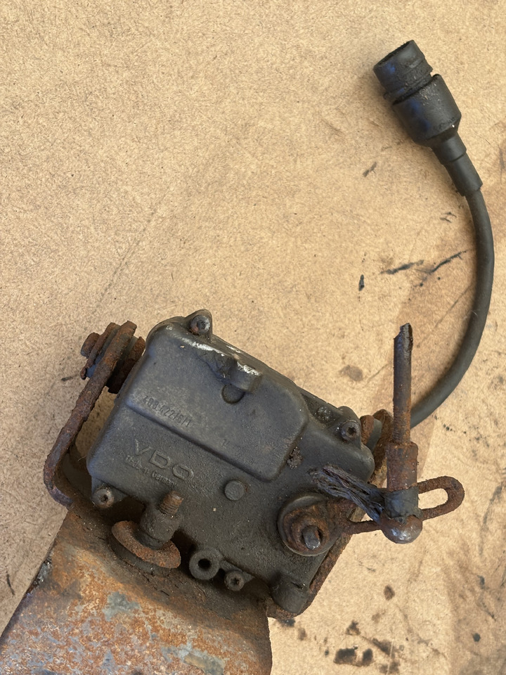 Cummins 8.3 6CT 6CTA 6CTAA Elektroniczny pedał gazu VDO 408.422/6/1 - Bàn đạp: hình 5 Cummins 8.3 6CT 6CTA 6CTAA Elektroniczny pedał gazu VDO 408.422/6/1 - Bàn đạp: hình 5