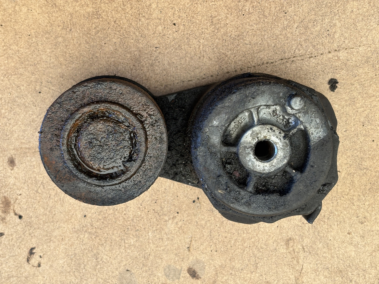 Cummins 8.3 6CT 6CTA 6CTAA Napinacz paska 3978022 - Bi tăng dây curoa: hình 1 Cummins 8.3 6CT 6CTA 6CTAA Napinacz paska 3978022 - Bi tăng dây curoa: hình 1