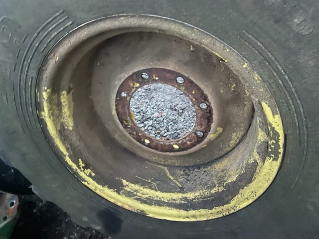 Felga 15x24 john deere 3200 , 3215 , 3220, 3400 , 3415 , 3420 - Vành cho Máy móc nông nghiệp: hình 4 Felga 15x24 john deere 3200 , 3215 , 3220, 3400 , 3415 , 3420 - Vành cho Máy móc nông nghiệp: hình 4