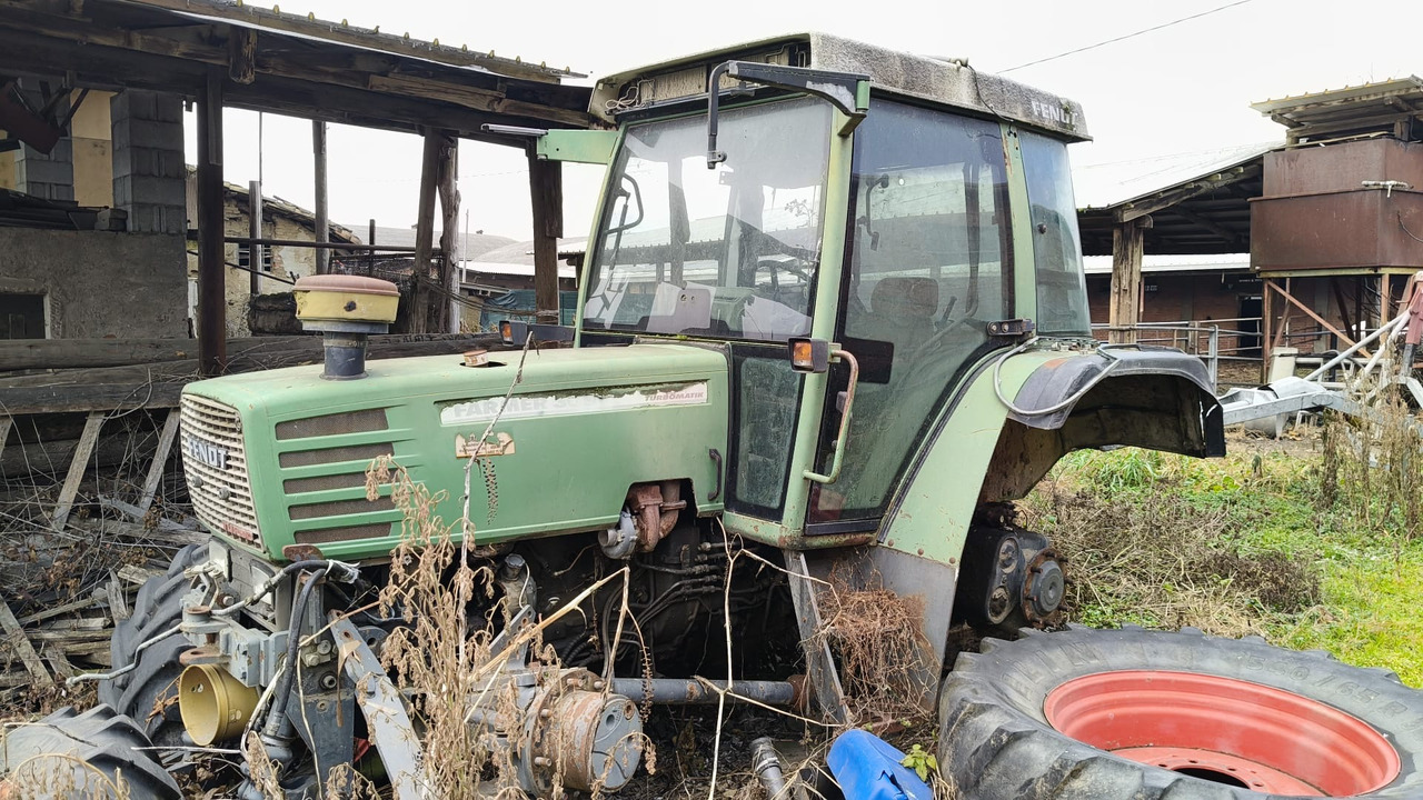 Fendt 309 - na części - tłumik wydech - Máy cày: hình 1 Fendt 309 - na części - tłumik wydech - Máy cày: hình 1