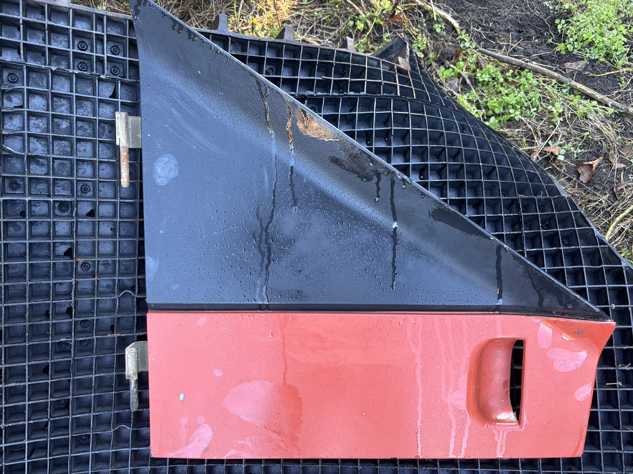 Fiat Agri New Holland G210 G230 G240 - boczek maski - Nắp máy cho Máy móc nông nghiệp: hình 1 Fiat Agri New Holland G210 G230 G240 - boczek maski - Nắp máy cho Máy móc nông nghiệp: hình 1