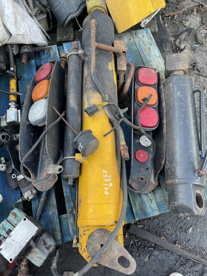 JCB 531-70 - siłownik ramienia - Xi lanh thủy lực cho Xe nhấc hình viễn vọng kính: hình 1 JCB 531-70 - siłownik ramienia - Xi lanh thủy lực cho Xe nhấc hình viễn vọng kính: hình 1