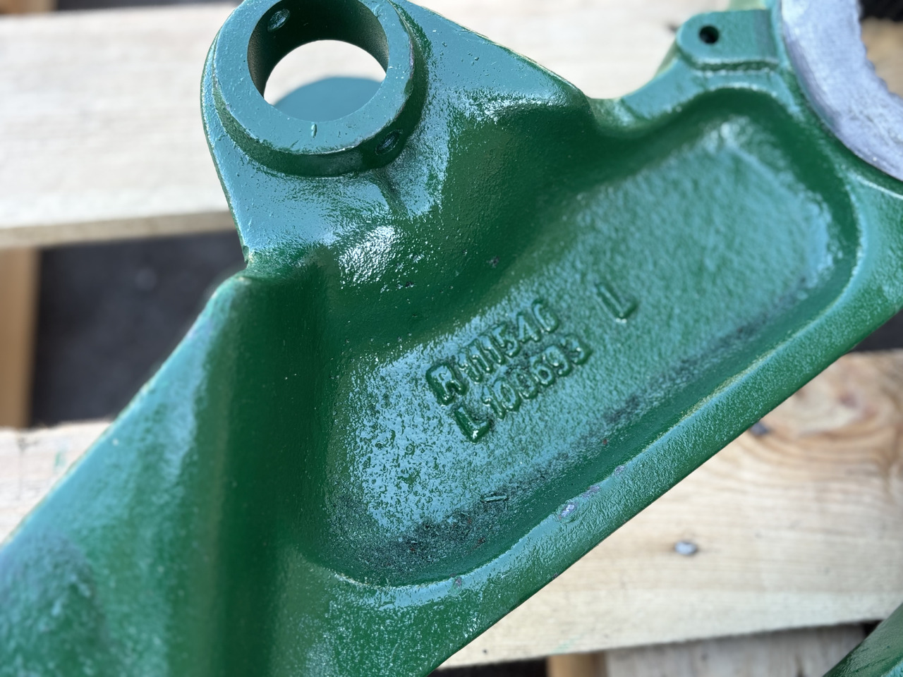 John Deere 6800 6900 7000 Wałek + ramiona podnośnika komplet R126713 L100694 - Thanh mô-men xoắn cho Máy móc nông nghiệp: hình 4 John Deere 6800 6900 7000 Wałek + ramiona podnośnika komplet R126713 L100694 - Thanh mô-men xoắn cho Máy móc nông nghiệp: hình 4