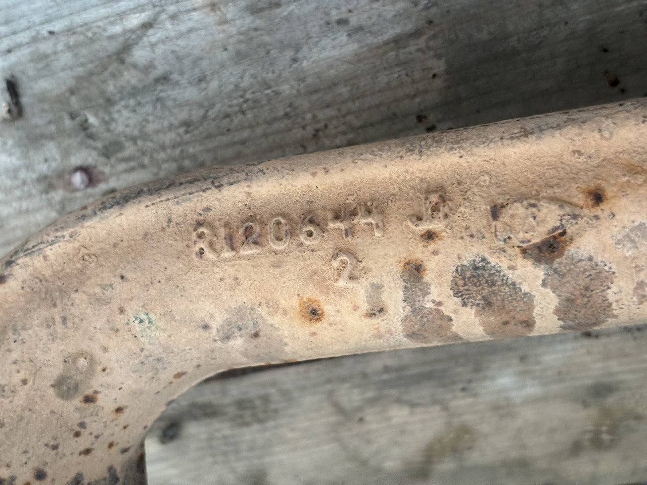 John Deere 8100 8200 8300 8120 8210 Kolektor Wydechowy R120644 R120645 - Cổ góp xả cho Máy móc nông nghiệp: hình 2 John Deere 8100 8200 8300 8120 8210 Kolektor Wydechowy R120644 R120645 - Cổ góp xả cho Máy móc nông nghiệp: hình 2