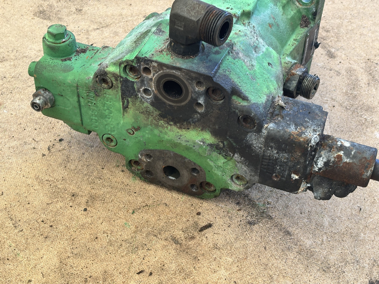 John Deere 8200 8300 8400 8500 Silnik hydrauliczny AXE83863 - Động cơ thủy lực cho Máy móc nông nghiệp: hình 2 John Deere 8200 8300 8400 8500 Silnik hydrauliczny AXE83863 - Động cơ thủy lực cho Máy móc nông nghiệp: hình 2