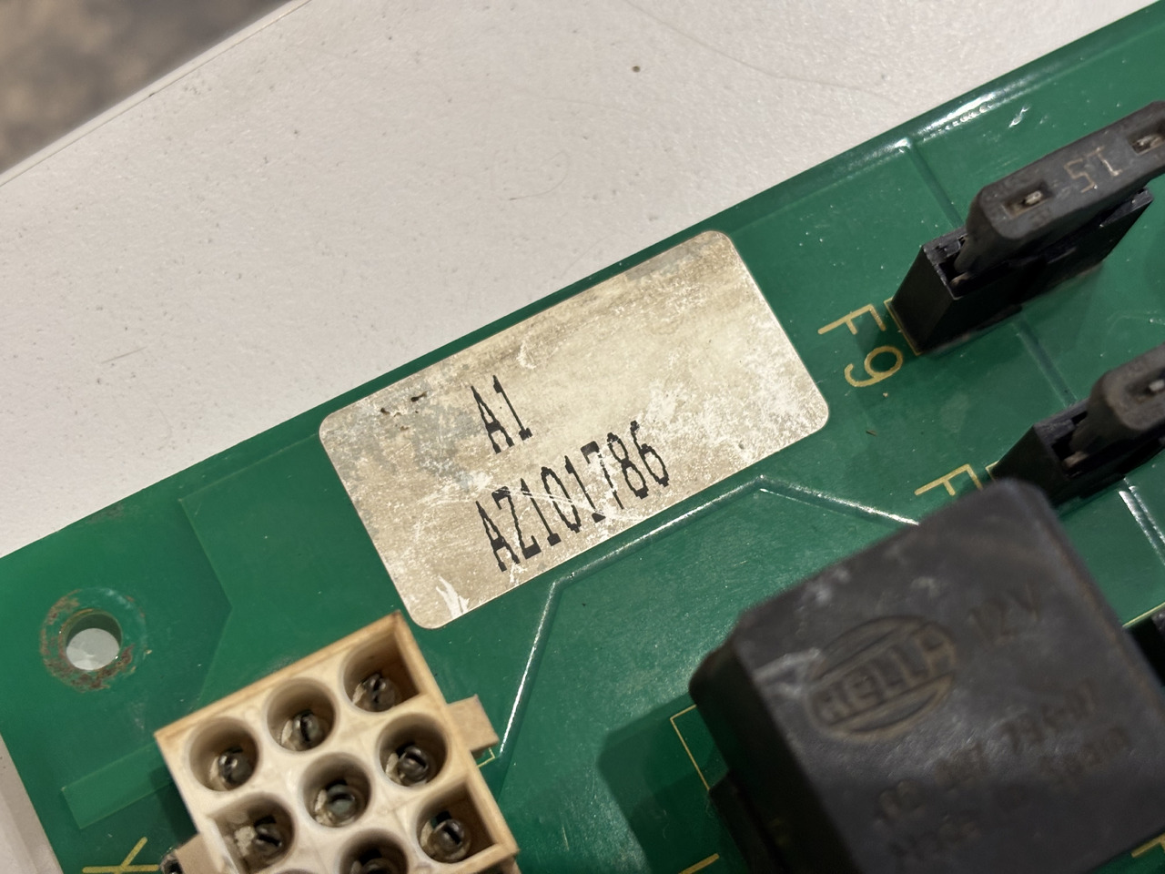John Deere AZ101786 Płyta Elektroniczna Elektryczna Sterująca Bezpieczniki Przekaźniki - ECU cho Máy móc nông nghiệp: hình 2 John Deere AZ101786 Płyta Elektroniczna Elektryczna Sterująca Bezpieczniki Przekaźniki - ECU cho Máy móc nông nghiệp: hình 2
