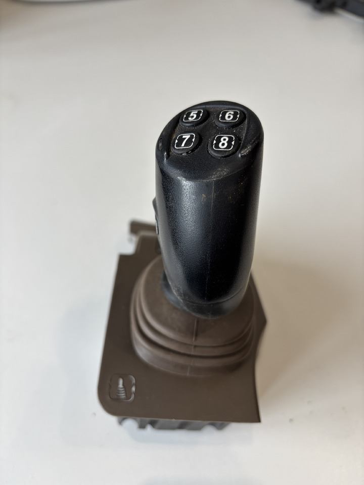 John Deere seria 6000 7000 8000 R - joystick 5-funkcyjny CommandARM RE573554 - Cần số cho Máy móc nông nghiệp: hình 2 John Deere seria 6000 7000 8000 R - joystick 5-funkcyjny CommandARM RE573554 - Cần số cho Máy móc nông nghiệp: hình 2