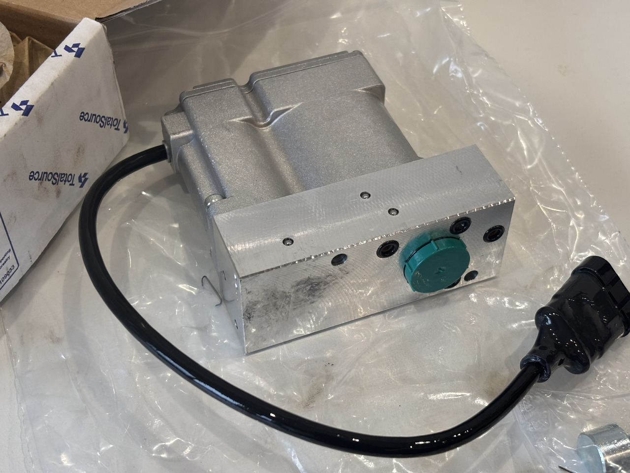 MERLO Cewka Elektrozawór Wysuwu Ramienia 086555 - Van thủy lực cho Thiết bị xử lý vật liệu: hình 1 MERLO Cewka Elektrozawór Wysuwu Ramienia 086555 - Van thủy lực cho Thiết bị xử lý vật liệu: hình 1