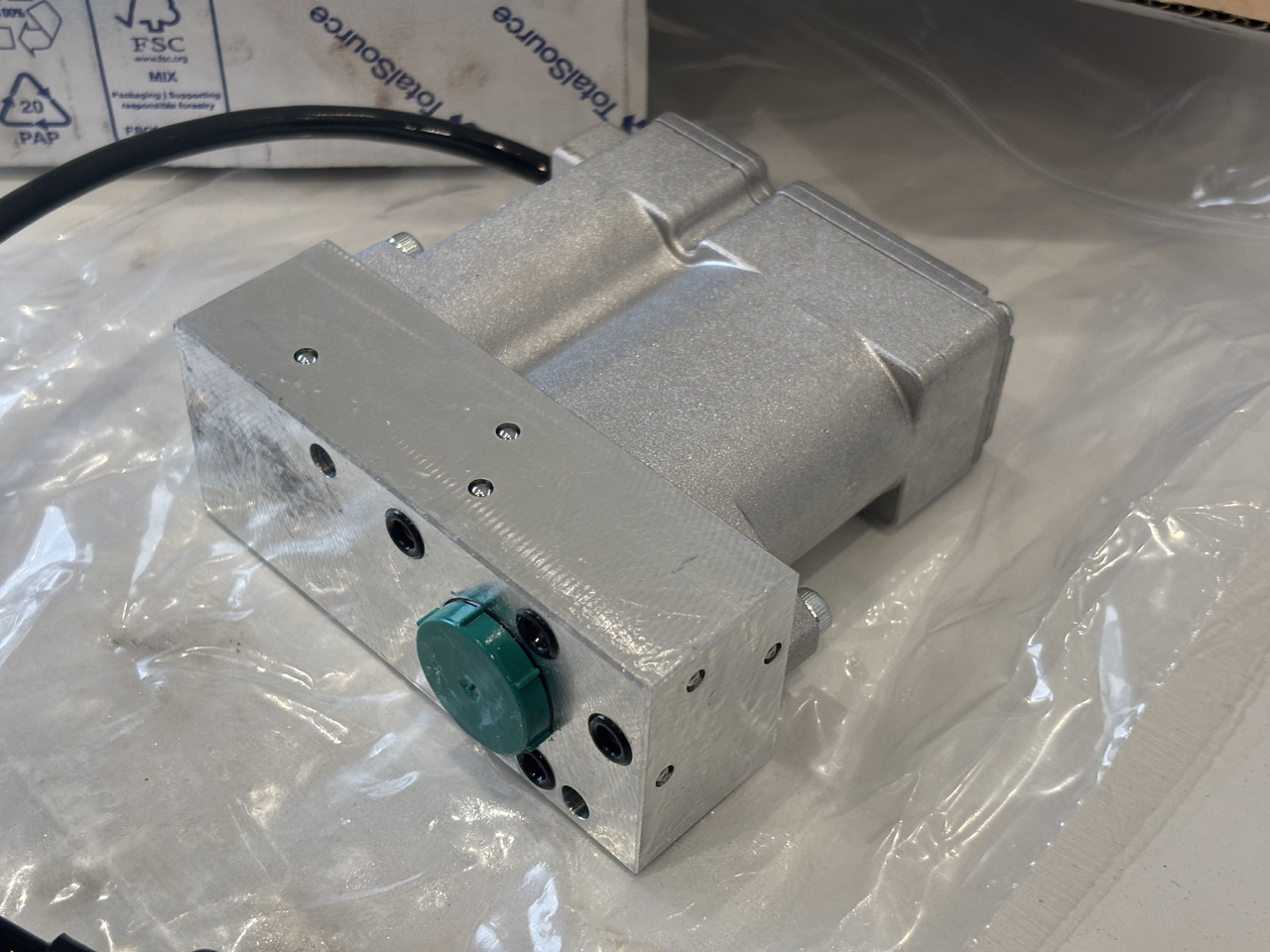 MERLO Cewka Elektrozawór Wysuwu Ramienia 086555 - Van thủy lực cho Thiết bị xử lý vật liệu: hình 2 MERLO Cewka Elektrozawór Wysuwu Ramienia 086555 - Van thủy lực cho Thiết bị xử lý vật liệu: hình 2