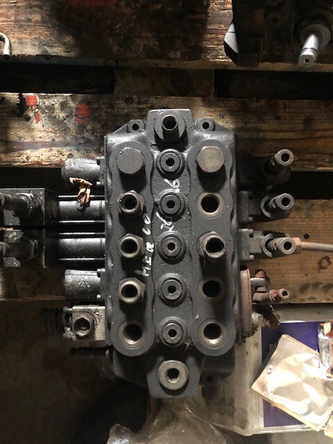 Merlo Rozdzielacz Hydrauliczny - Van thủy lực cho Máy móc nông nghiệp: hình 1 Merlo Rozdzielacz Hydrauliczny - Van thủy lực cho Máy móc nông nghiệp: hình 1