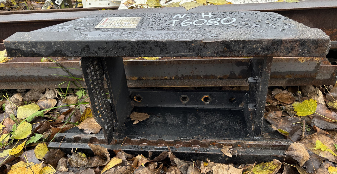 New Holland T6080 Rama Zaczepu Szyna Sauermann HS 78-NH HS 780-NH - Thân xe và ngoại thất cho Máy móc nông nghiệp: hình 1 New Holland T6080 Rama Zaczepu Szyna Sauermann HS 78-NH HS 780-NH - Thân xe và ngoại thất cho Máy móc nông nghiệp: hình 1