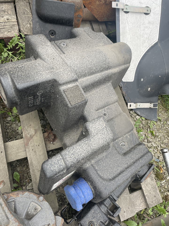 Case Puma - zbiornik płynu DEF 84602596 - Phụ tùng cho Máy cày: hình 1 Case Puma - zbiornik płynu DEF 84602596 - Phụ tùng cho Máy cày: hình 1