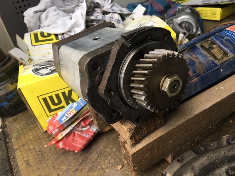 Pompa oleju claas claas Targo c50 c40 0003181820 - Bơm dầu nhớt cho Xe nhấc hình viễn vọng kính: hình 1 Pompa oleju claas claas Targo c50 c40 0003181820 - Bơm dầu nhớt cho Xe nhấc hình viễn vọng kính: hình 1