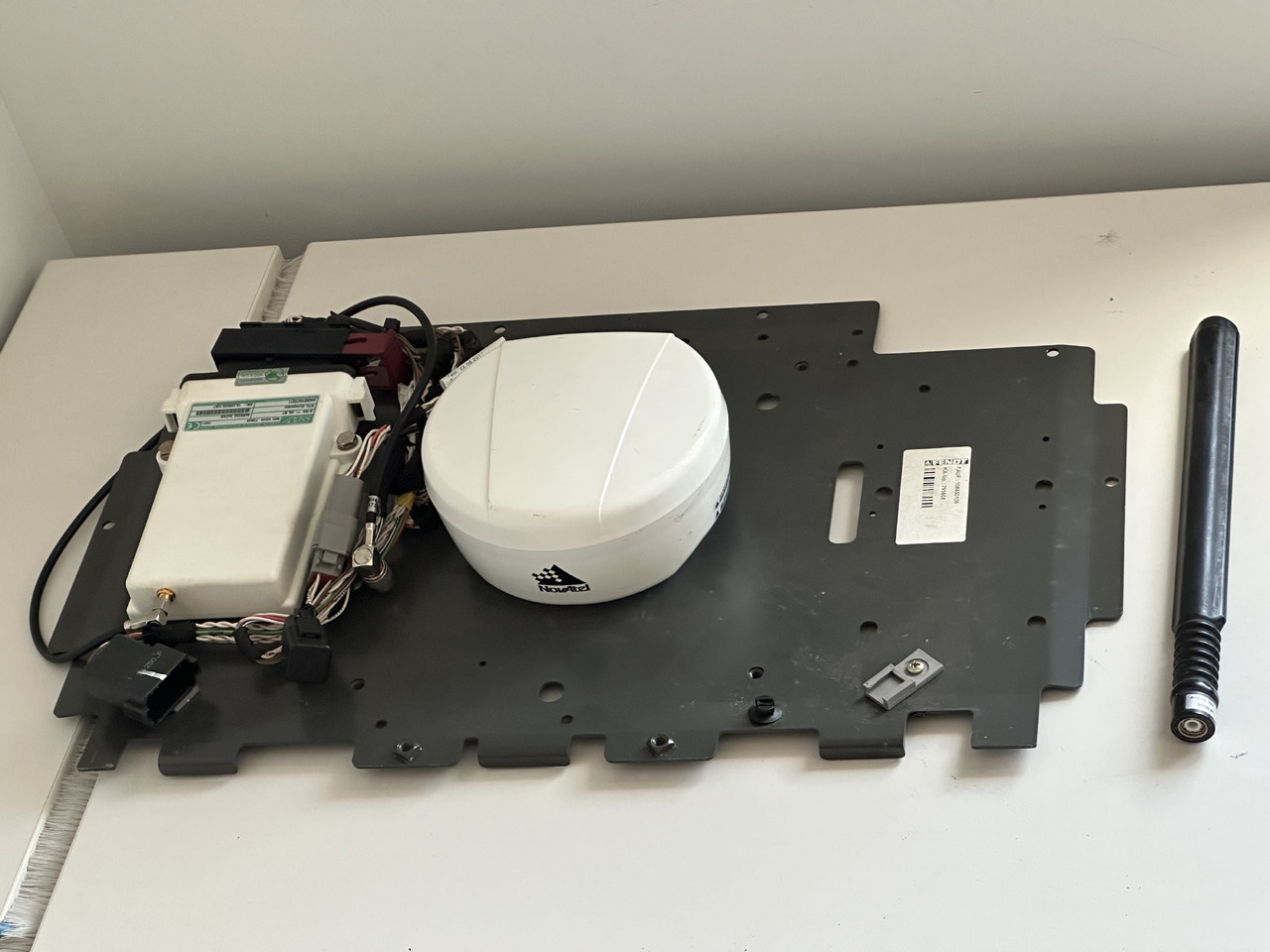 System nawigacyjny do Valtra Fendt Vario guide RTK Novatel - Hệ thống định vị cho Máy móc nông nghiệp: hình 2 System nawigacyjny do Valtra Fendt Vario guide RTK Novatel - Hệ thống định vị cho Máy móc nông nghiệp: hình 2