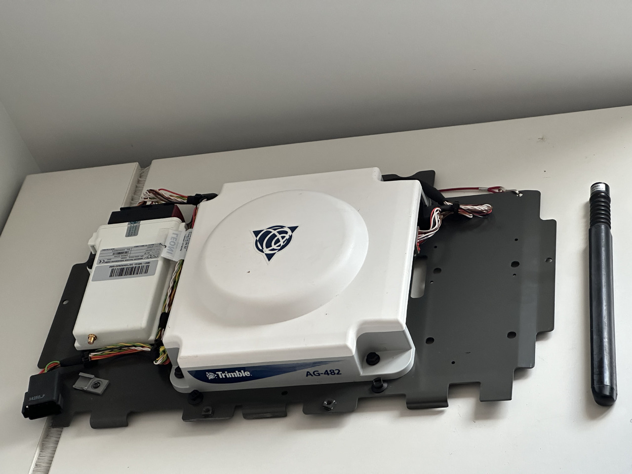 System nawigacyjny do Valtra Fendt Vario guide RTK Trimble AG-482 - Hệ thống định vị cho Máy móc nông nghiệp: hình 2 System nawigacyjny do Valtra Fendt Vario guide RTK Trimble AG-482 - Hệ thống định vị cho Máy móc nông nghiệp: hình 2