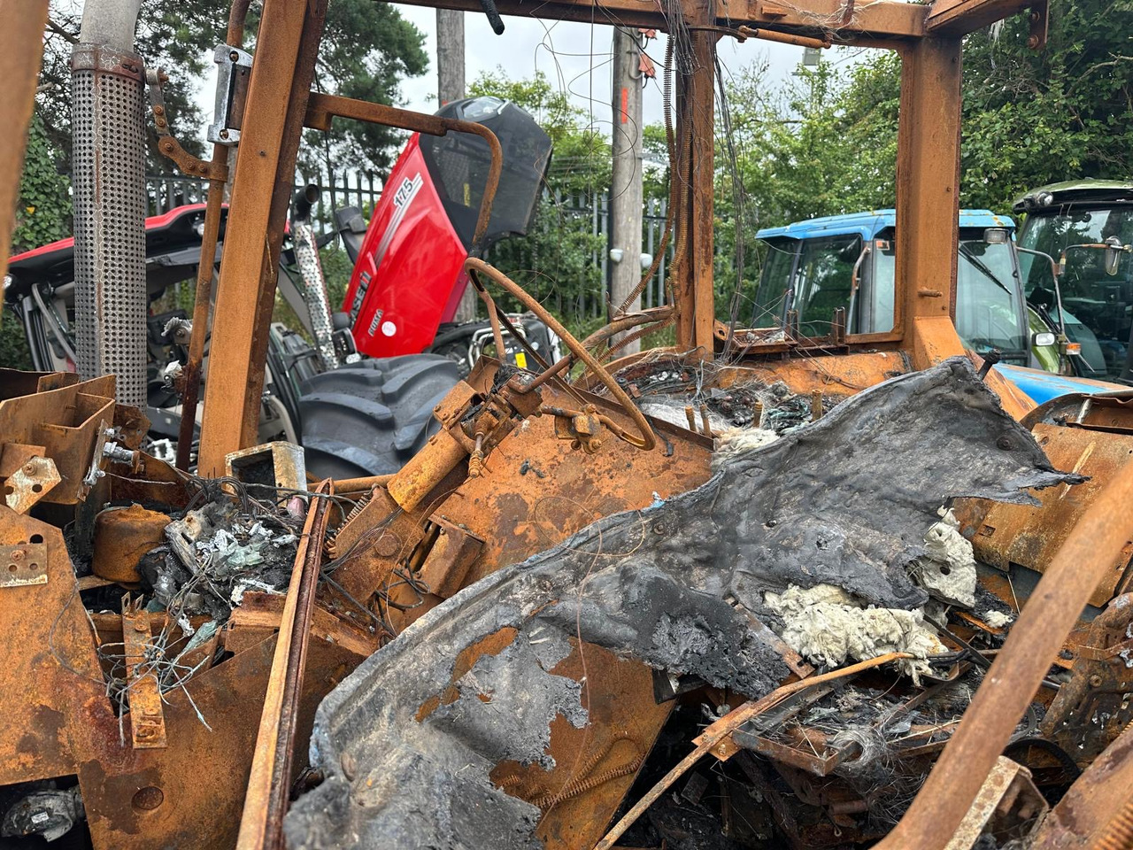 Máy cày Valtra 8150 8150-4 - cała na części: hình 12