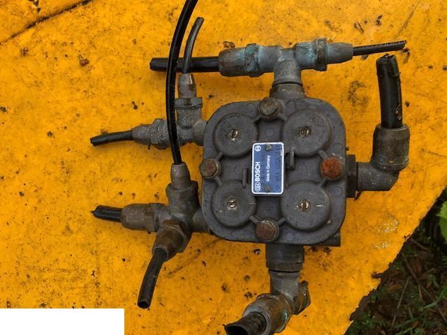 ZawórCztero Obwodowy Bosch 0481062317 - Van phanh cho Máy móc nông nghiệp: hình 2 ZawórCztero Obwodowy Bosch 0481062317 - Van phanh cho Máy móc nông nghiệp: hình 2