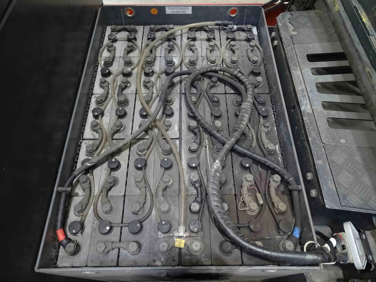 Linde P250 - Xe cày kéo: hình 4 Linde P250 - Xe cày kéo: hình 4