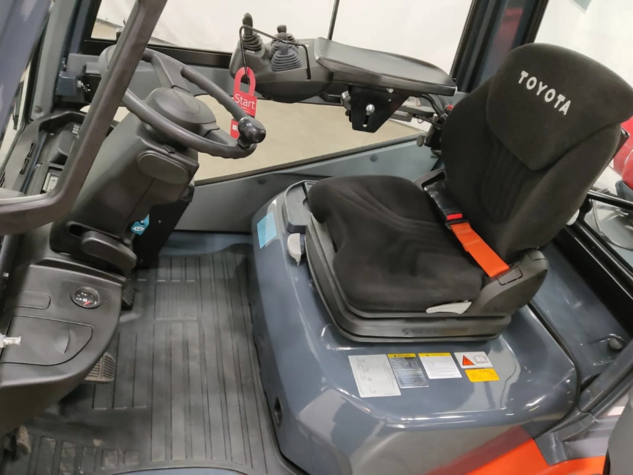 Toyota 02-8FGF 30 - Xe nâng gas: hình 4 Toyota 02-8FGF 30 - Xe nâng gas: hình 4