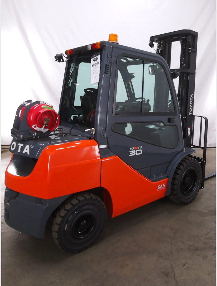 Toyota 02-8FGF 30 - Xe nâng gas: hình 3 Toyota 02-8FGF 30 - Xe nâng gas: hình 3