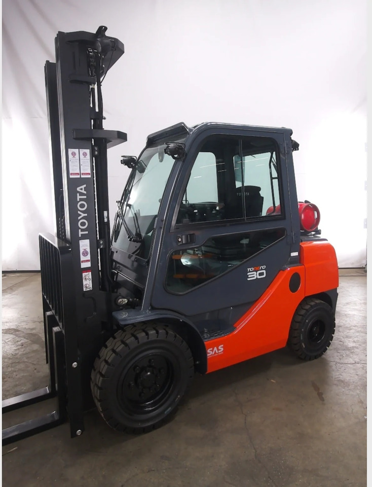 Toyota 02-8FGF 30 - Xe nâng gas: hình 1 Toyota 02-8FGF 30 - Xe nâng gas: hình 1