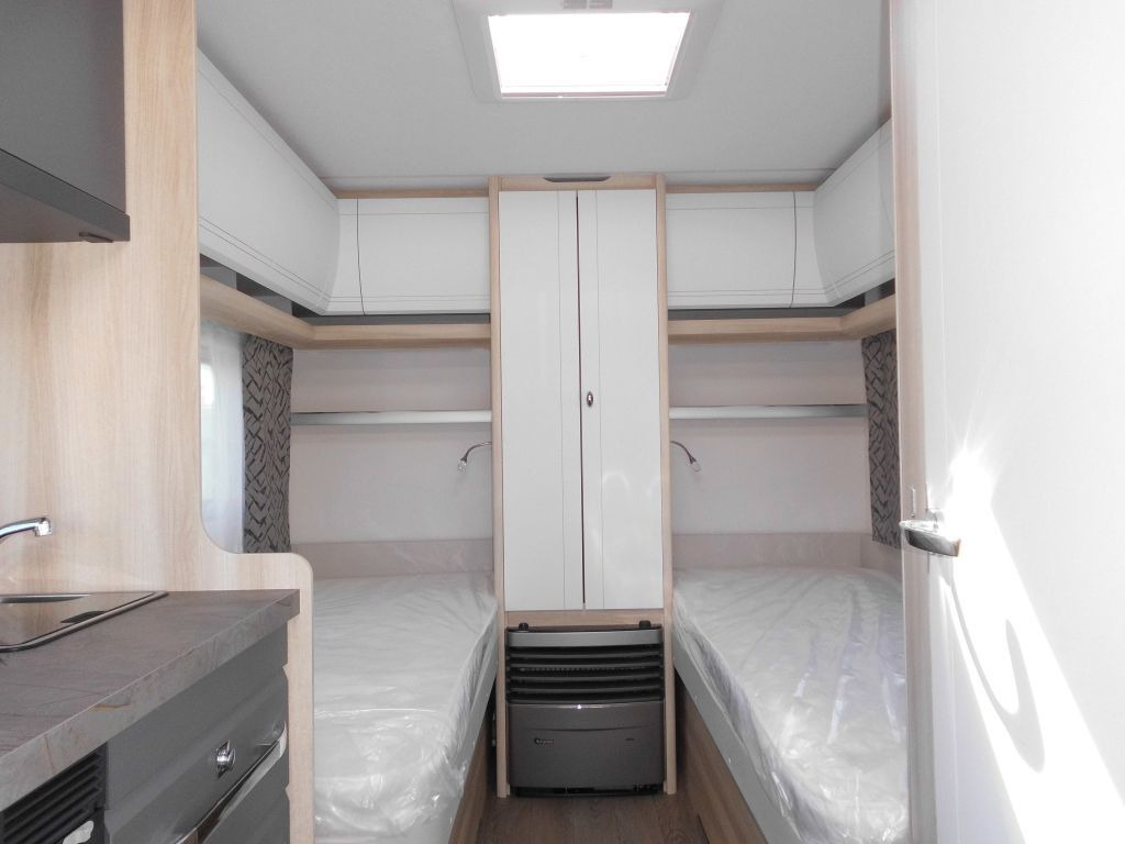 Hobby De Luxe 460 LU Lagerabverkauf! - Rơ moóc kiểu caravan: hình 1 Hobby De Luxe 460 LU Lagerabverkauf! - Rơ moóc kiểu caravan: hình 1