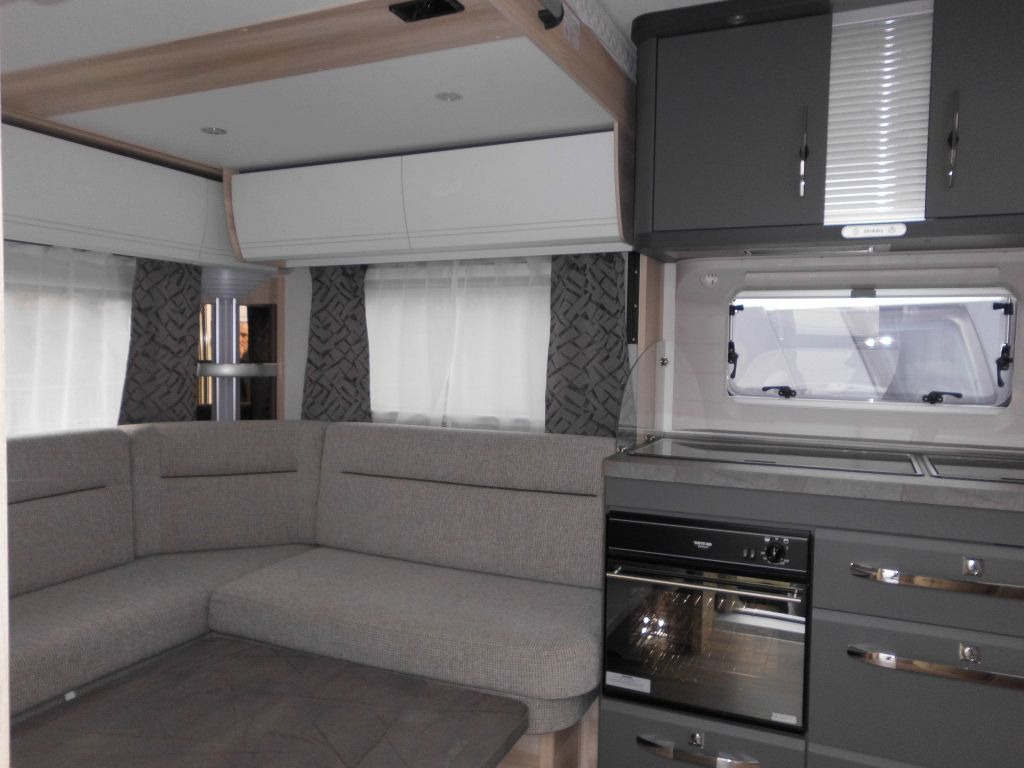 Hobby De Luxe 515 UHL 2000kg. Backofen, Dunsthaube + - Rơ moóc kiểu caravan: hình 5 Hobby De Luxe 515 UHL 2000kg. Backofen, Dunsthaube + - Rơ moóc kiểu caravan: hình 5