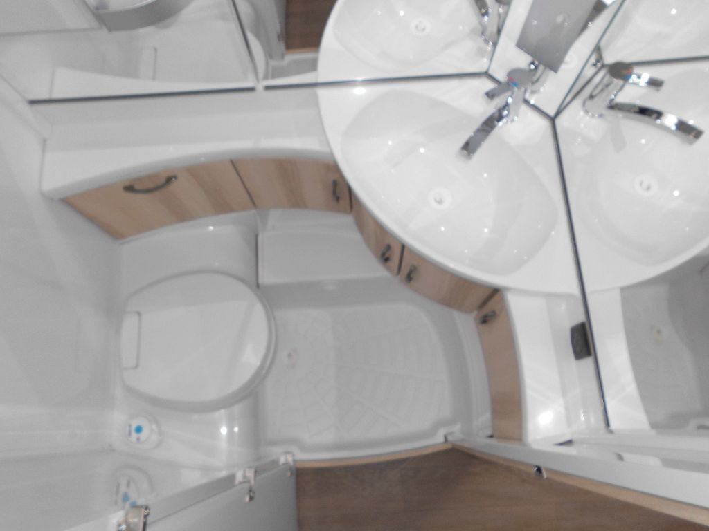 Rơ moóc kiểu caravan mới Hobby De Luxe 515 UHL 2025 2000kg. AUTARK AMBIENTE Hobby De Luxe 515 UHL mit Extras, Lagerabverkauf!: hình 22 Rơ moóc kiểu caravan mới Hobby De Luxe 515 UHL 2025 2000kg. AUTARK AMBIENTE Hobby De Luxe 515 UHL mit Extras, Lagerabverkauf!: hình 22