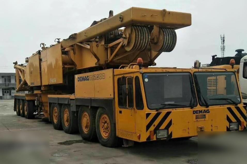 1991 DEMAG TC 2600 - Cần cẩu tháp tự dựng: hình 1 1991 DEMAG TC 2600 - Cần cẩu tháp tự dựng: hình 1