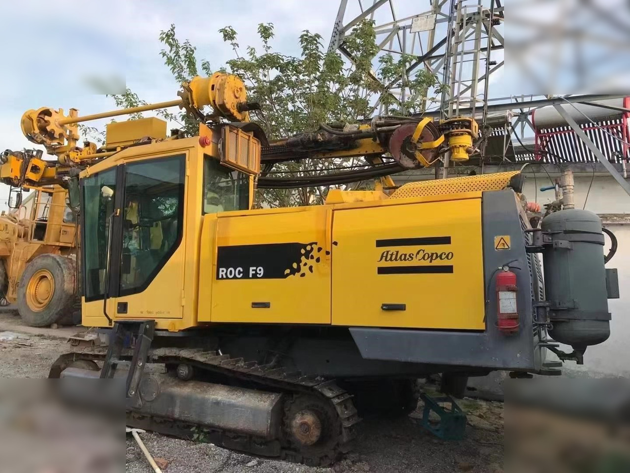 2002 ATLAS COPCO ROC F9CR - Giàn khoan: hình 1 2002 ATLAS COPCO ROC F9CR - Giàn khoan: hình 1