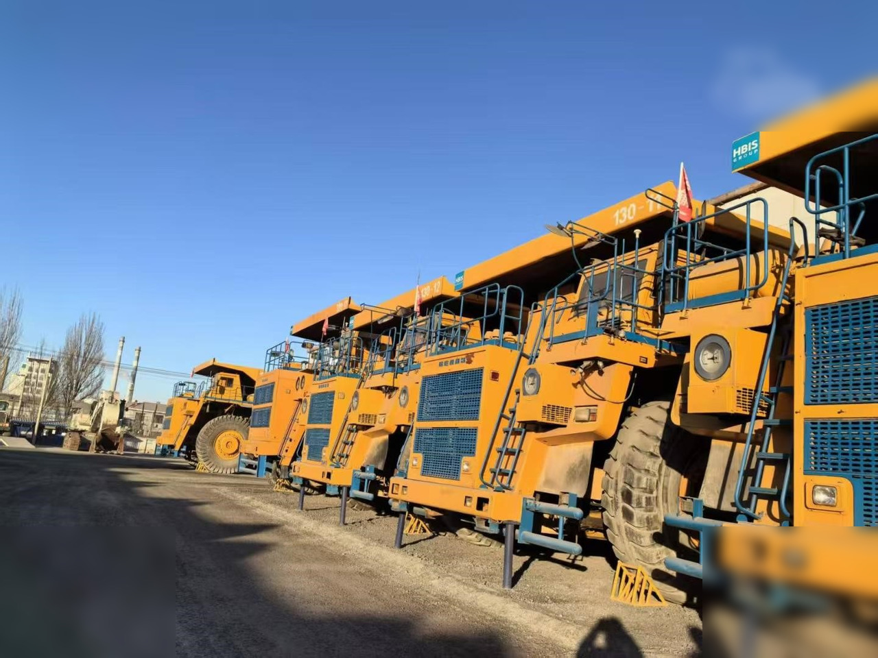 2009 BELAZ 75302 - Xe ben cứng/ Xe chở đá: hình 2 2009 BELAZ 75302 - Xe ben cứng/ Xe chở đá: hình 2