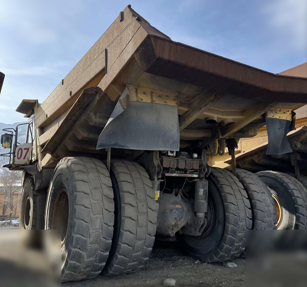 2011 KOMATSU HD465-7 - Xe ben cứng/ Xe chở đá: hình 3 2011 KOMATSU HD465-7 - Xe ben cứng/ Xe chở đá: hình 3