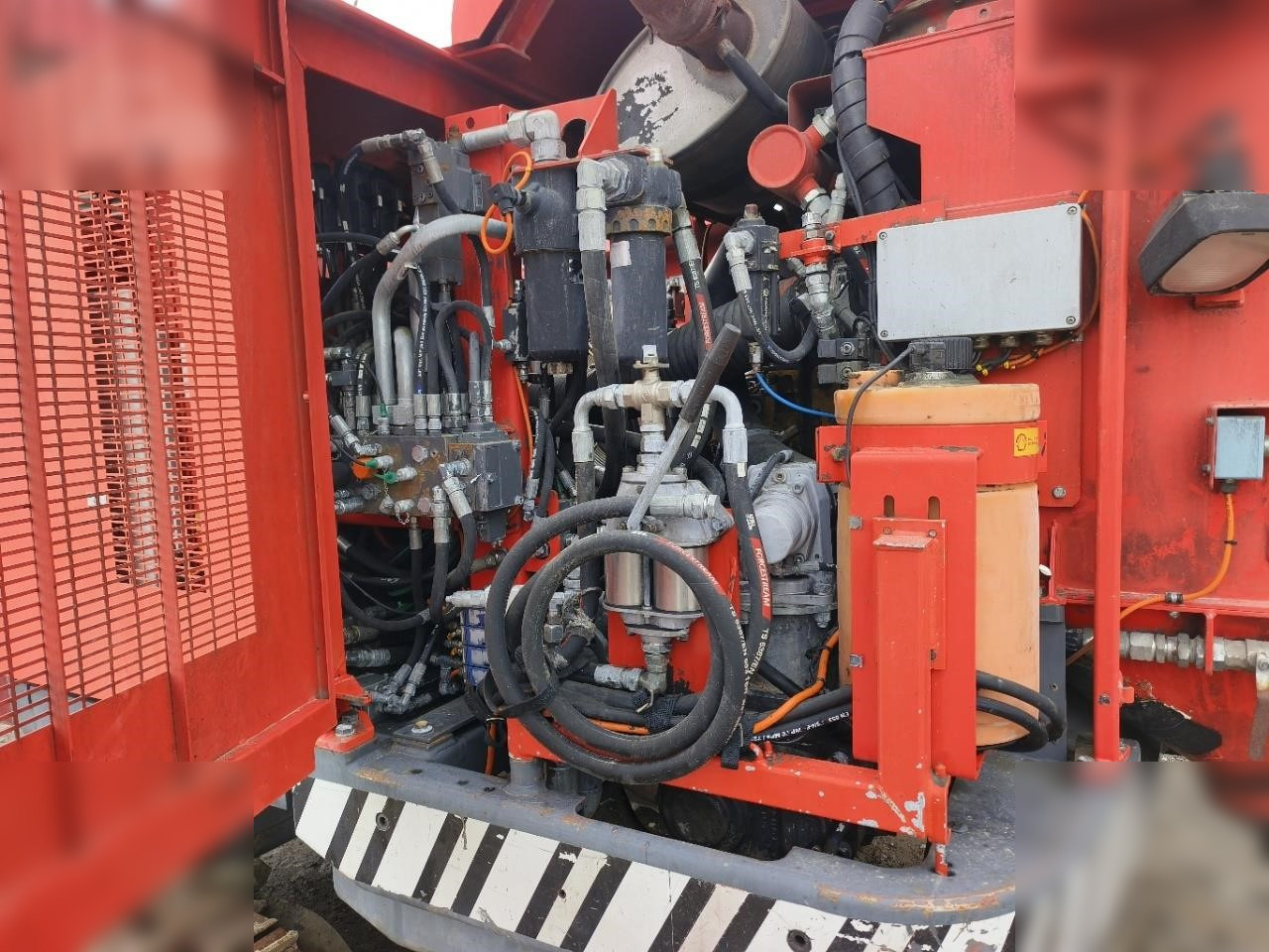 2011 SANDVIK DX800 - Giàn khoan: hình 5 2011 SANDVIK DX800 - Giàn khoan: hình 5