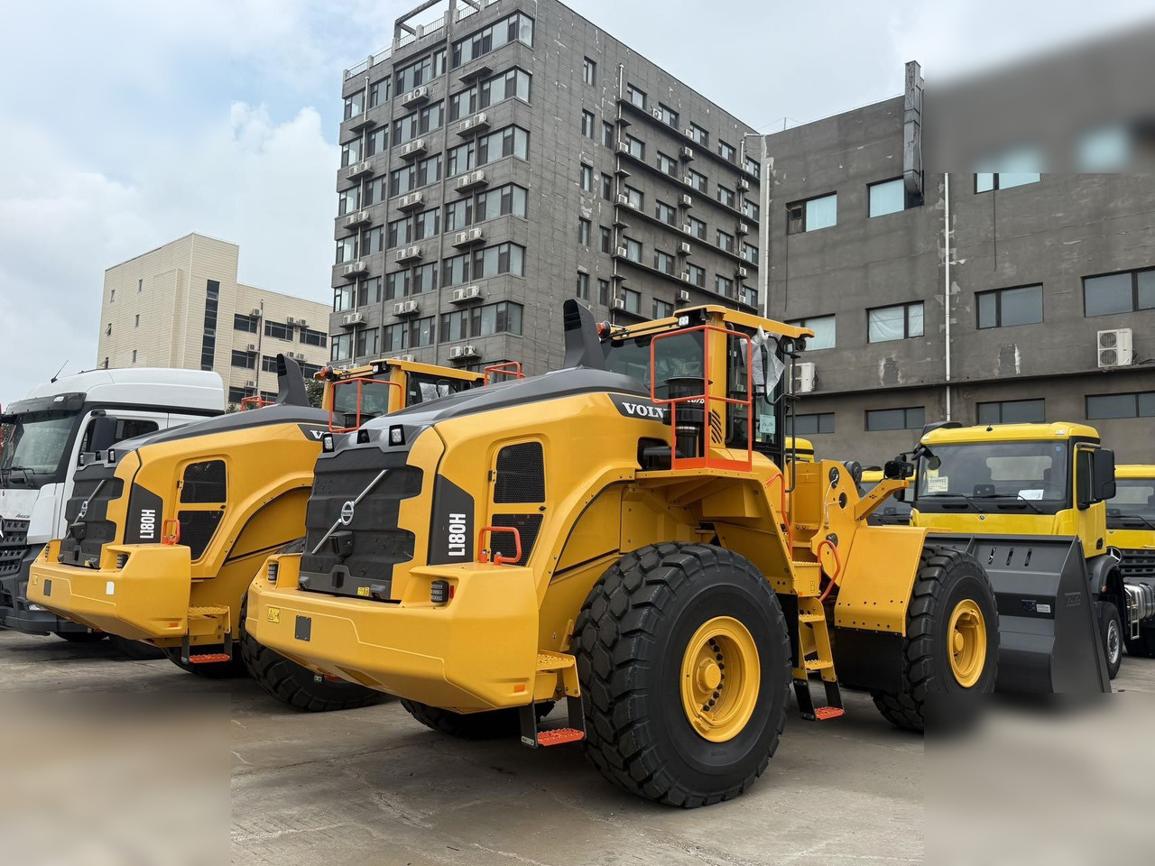 2025 VOLVO L180H - Máy xúc lật bánh lốp: hình 3 2025 VOLVO L180H - Máy xúc lật bánh lốp: hình 3