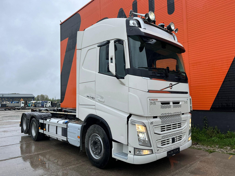 Volvo FH 540 6x4 HIAB 21 ton / L=5600 mm / RETARDER / TANDEM AXLE LIFT - Xe tải nâng móc: hình 4 Volvo FH 540 6x4 HIAB 21 ton / L=5600 mm / RETARDER / TANDEM AXLE LIFT - Xe tải nâng móc: hình 4