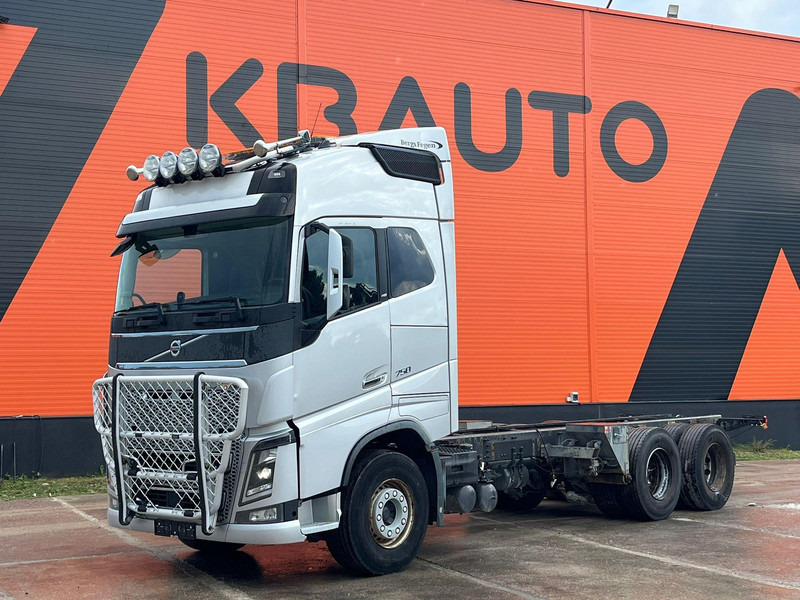 Volvo FH 750 6x4 CHASSIS L=6970 / RETARDER / PTO / TANDEM AXLE LIFT - Xe tải khung gầm: hình 1 Volvo FH 750 6x4 CHASSIS L=6970 / RETARDER / PTO / TANDEM AXLE LIFT - Xe tải khung gầm: hình 1