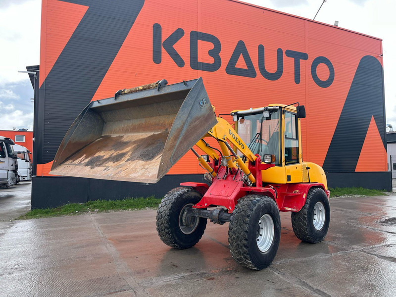Volvo L 30 B-Z/X 4x4 AC / QUICK COUPLER / BUCKET + FORKS - Máy xúc lật bánh lốp: hình 1 Volvo L 30 B-Z/X 4x4 AC / QUICK COUPLER / BUCKET + FORKS - Máy xúc lật bánh lốp: hình 1