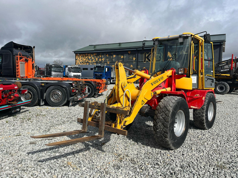 Volvo L 30 B-Z/X 4x4 AC / QUICK COUPLER / BUCKET + FORKS - Máy xúc lật bánh lốp: hình 2 Volvo L 30 B-Z/X 4x4 AC / QUICK COUPLER / BUCKET + FORKS - Máy xúc lật bánh lốp: hình 2