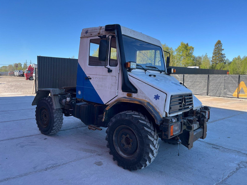 Mercedes-Benz Unimog U130 4x4 - Xe đầu kéo: hình 4 Mercedes-Benz Unimog U130 4x4 - Xe đầu kéo: hình 4