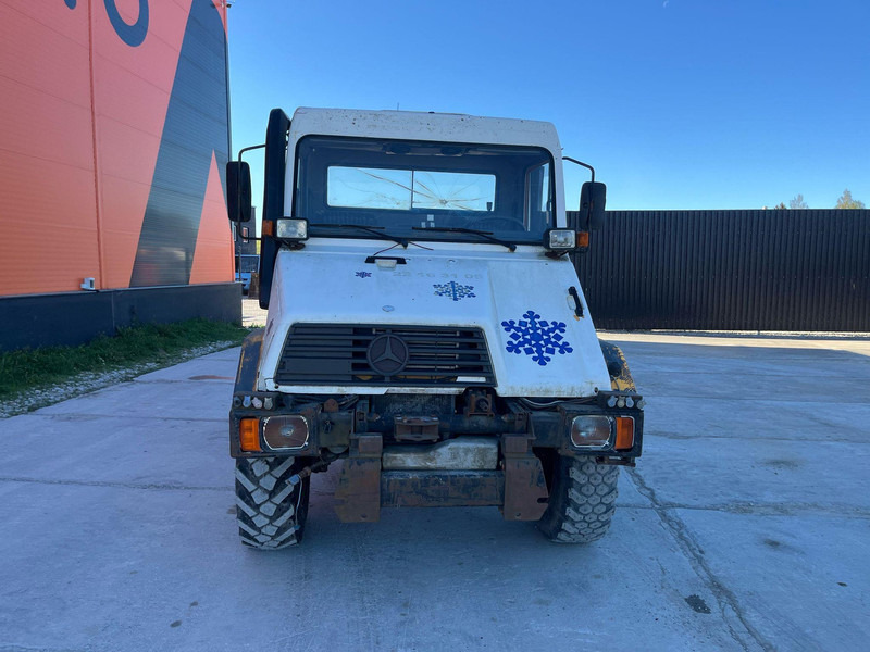 Mercedes-Benz Unimog U130 4x4 - Xe đầu kéo: hình 3 Mercedes-Benz Unimog U130 4x4 - Xe đầu kéo: hình 3